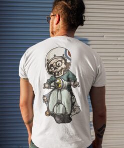 Vespa Kullanan Motorcu İskelet Adam Skull Tişörtü